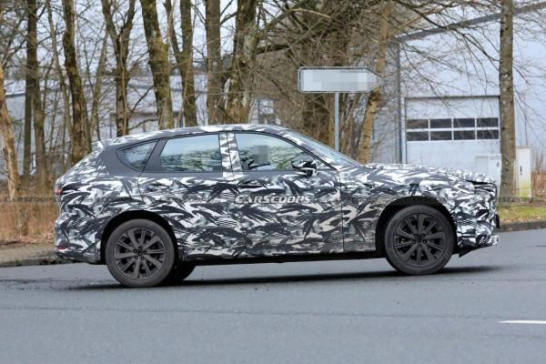 全新馬自達CX-60路試諜照曝光，定於3月8日亮相，搭2&period;5L插混動力