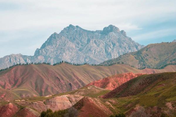 青海與甘肅交界，有座寶藏小縣城，幾乎包攬了兩地最美的風景