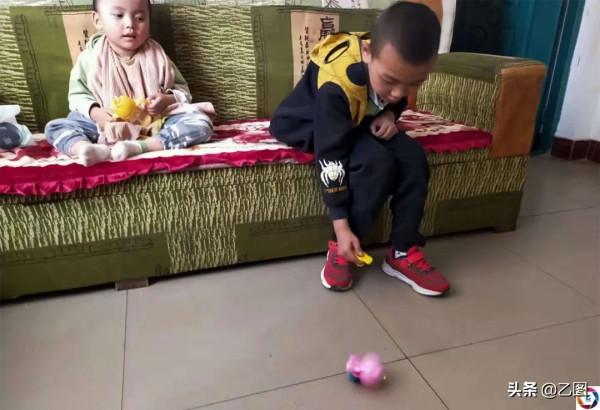 長子一歲確診腦癱,父母想再生一個有個依靠,誰知二寶患相同的病 長子一歲確診腦癱,父母想再生一個有個依靠,誰知二寶患相同的病