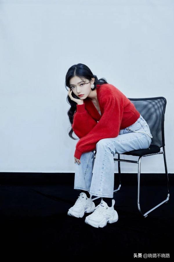 奔四奔五的女人,儘量少穿黑白灰!多穿這“高階色”,非常顯氣質 奔四奔五的女人,儘量少穿黑白灰!多穿這“高階色”,非常顯氣質