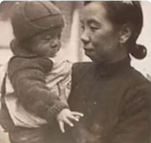 “德藝雙馨”楊洪基：31歲娶初戀，53歲走紅，一輩子不接廣告