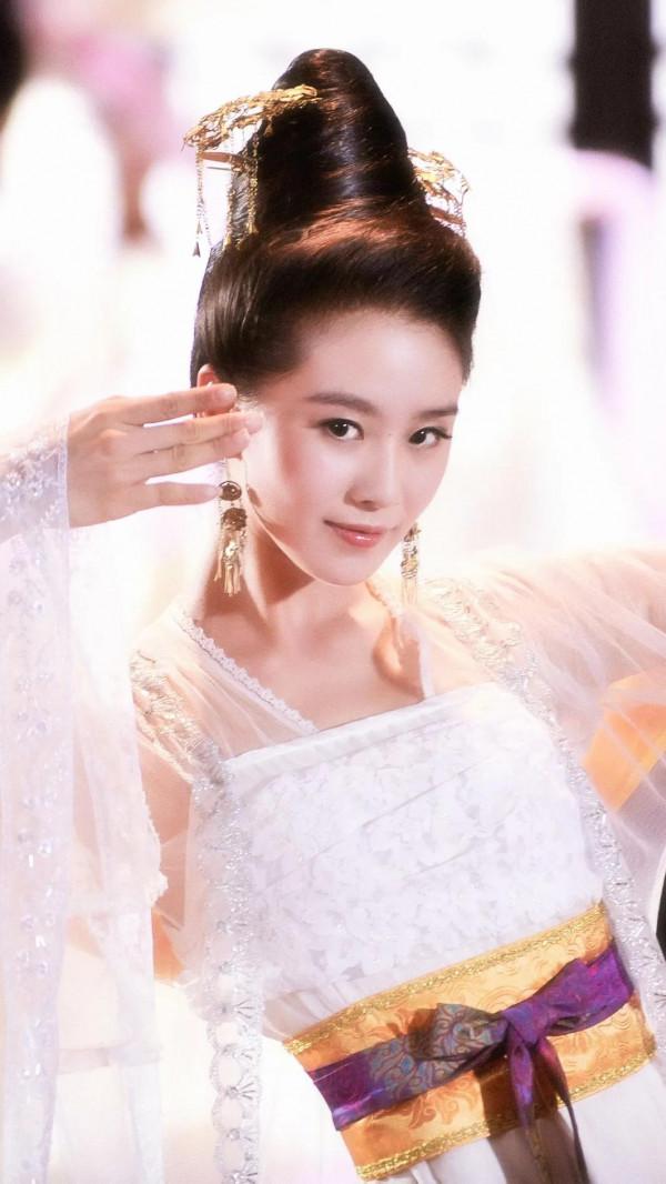 看了劉詩詩的古裝造型 終於知道她為什麼叫詩爺