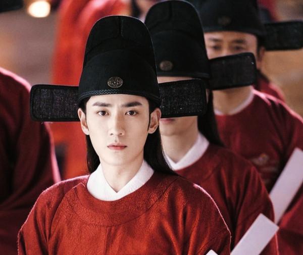 民間故事：木匠夜裡回家，聽到木箱中有人呼救，開啟後卻空無一人