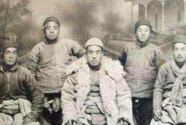 &quot&semi;霸氣女囚&quot&semi;駝龍&colon;1925年被槍決&comma;臨終穿真絲旗袍&comma;刑場高呼&colon;我不怕死