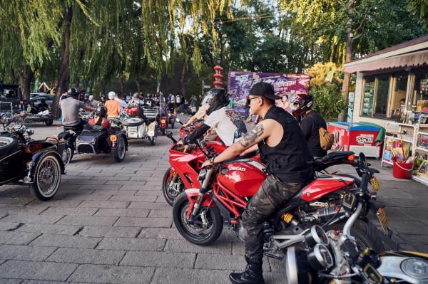 「活動聚會」世界公園潮車節 低趴改裝車一次看個夠