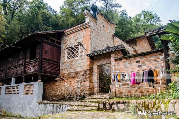 中國三縣交界處的原始村子，98%的客家人為鍾姓，江西很少人知道