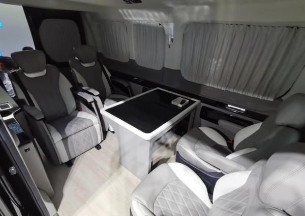 可接送員工，也可改成房車，還能當救護車用，大通V90墨很多用