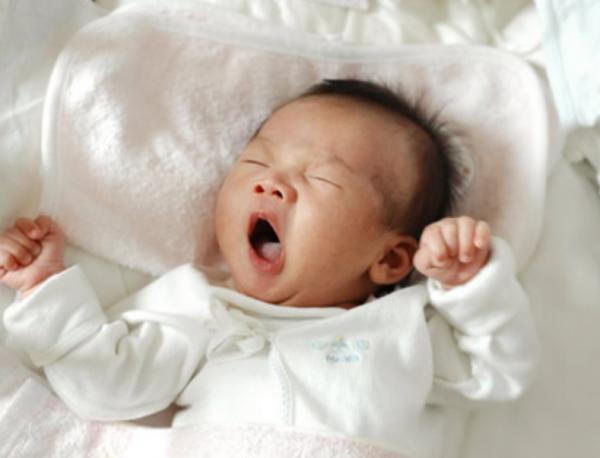 新生兒出生後一個月，父母牢記“3不要”原則，並非偷懶對娃有益