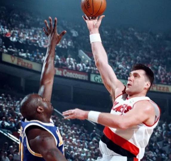 帶著殘疾人停車牌打球！掀翻美國夢之隊一條腿就能跟奧尼爾五五開