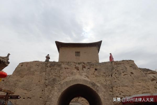 太無聊？英國醫生在患者肝臟上刻上“SB”兩個字母，被罰1萬英鎊