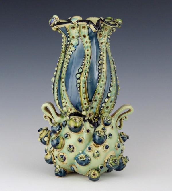 以富有表現力的精美陶瓷來展現大自然的微妙變化