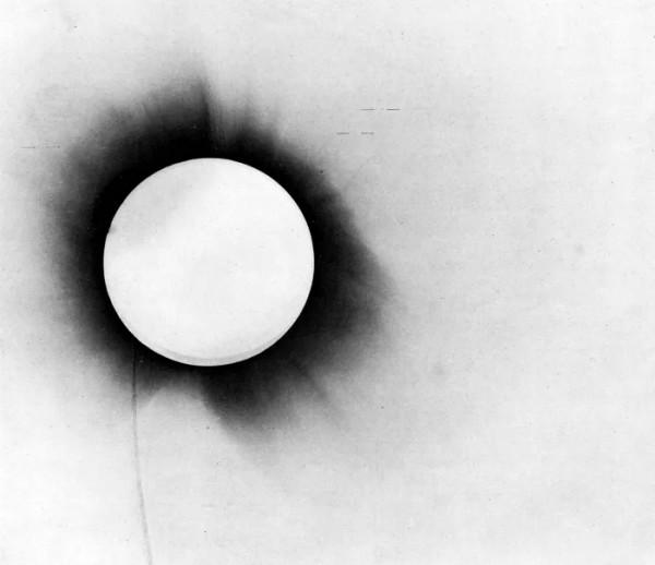 明察秋毫:光線偏折效應的高精度測量 明察秋毫:光線偏折效應的高精度測量