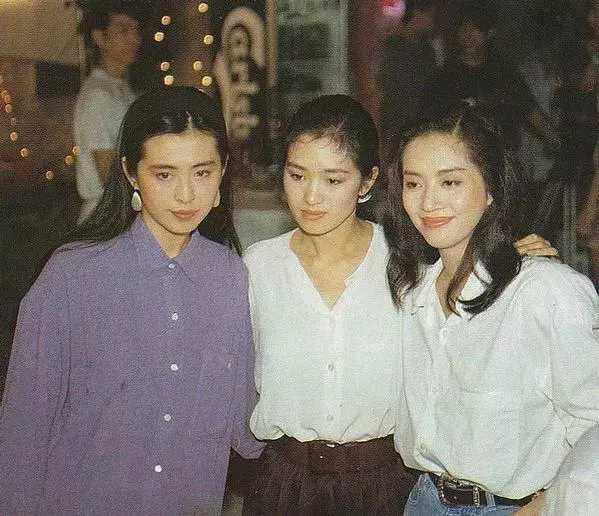 20張老照片:章子怡手拿可樂、王寶強在少林習武,時間再也回不去了