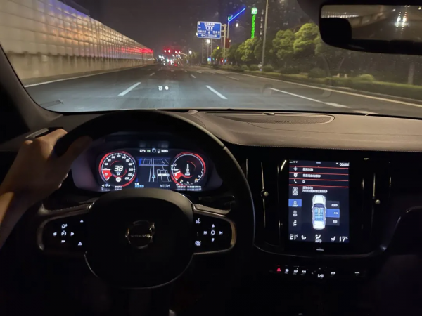 二手沃爾沃插混S60：4.7秒破百，7分錢一公里