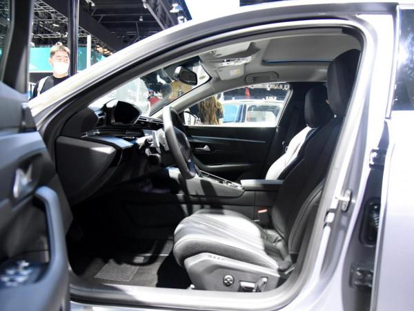 務實的代步選擇，法系浪漫，獠牙日行燈，實拍標緻508