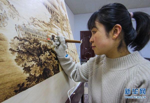 “非遺”烙畫 情繫移民