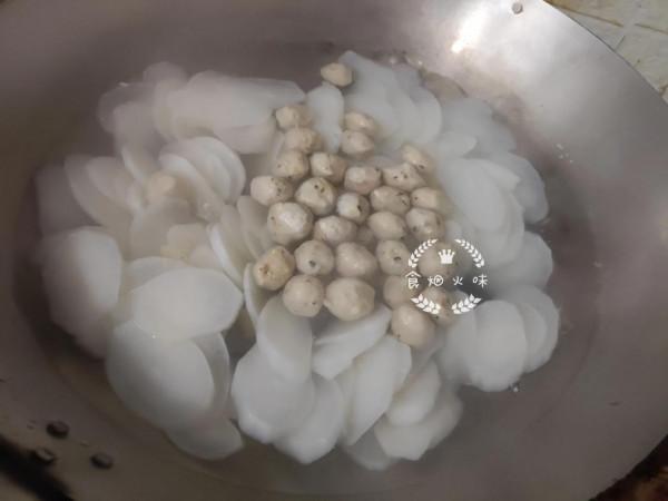 冬天多吃蘿蔔，加入它一起煮，營養加倍，清甜鮮美，大人小孩喜歡