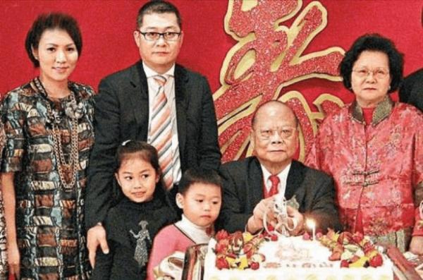 黎瑞恩：29歲嫁“金利來”太子，41歲搬出豪門，48歲獨自養2娃