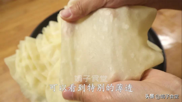 春餅新做法，柔軟勁道，薄透如紙，不用一滴油，一鍋能做十幾張