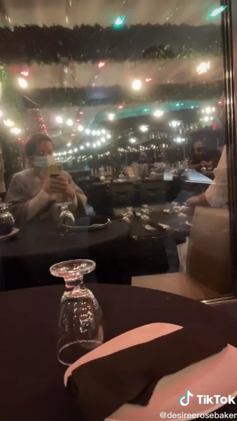 妹子定了個曼哈頓街景房,開啟窗簾懵了:有人在視窗淡定吃飯 妹子定了個曼哈頓街景房,開啟窗簾懵了:有人在視窗淡定吃飯