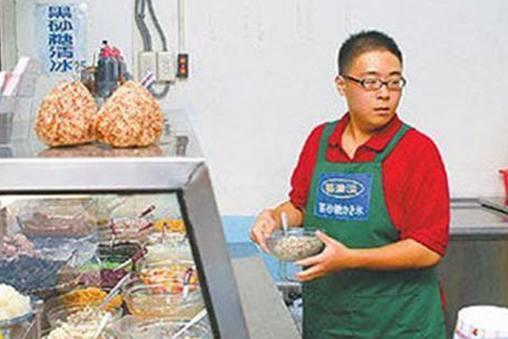 郝劭文：3歲出道10歲片酬千萬，身家卻被父母敗光，只能打工還債