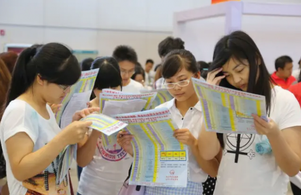 家境一般的學生適合報考的院校,錄取分數不高,畢業後還很好就業 家境一般的學生適合報考的院校,錄取分數不高,畢業後還很好就業