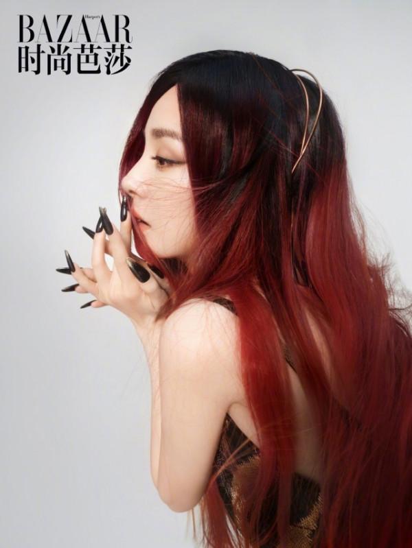 周冬雨價值百萬的造型大火！拍開年刊成大贏家，楊冪“換臉”慘輸