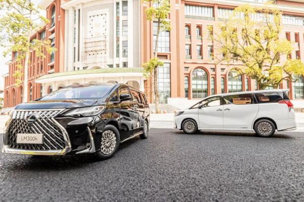 最貴的麵包車，雷克薩斯LM模型對比測評