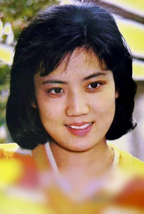 21歲紅遍全國，退圈賣薯片成人生贏家，孔雀公主李秀明的傳奇人生