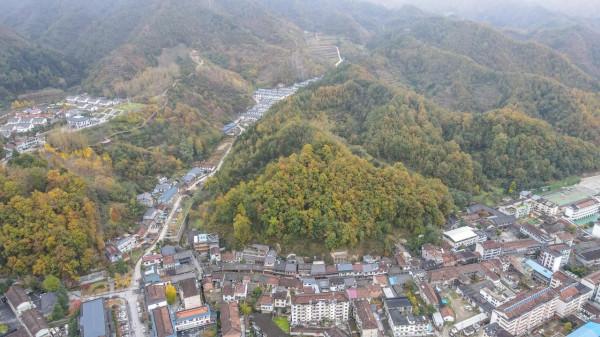 陝西秦嶺深處的千年古鎮，特色美食石頭魚，家家味兒不同