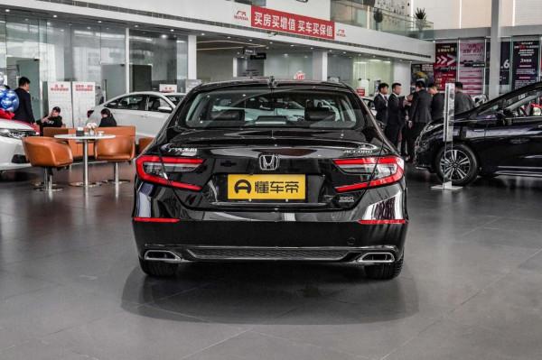 售價19.28萬元，搭載1.5T+CVT動力組合，2022款本田雅閣豪華版