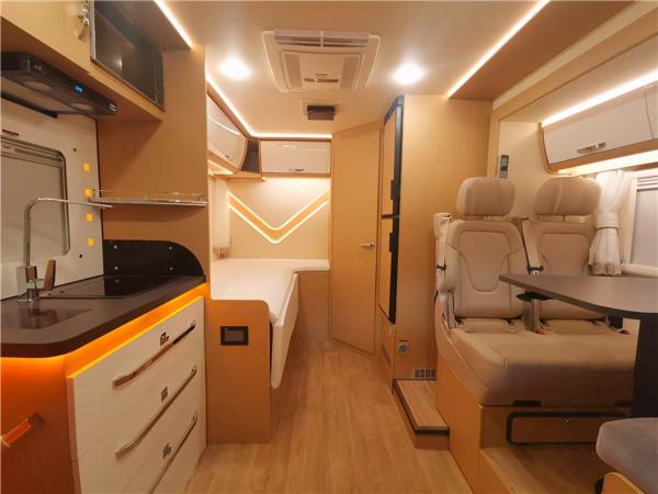 相當罕見的小額頭單拓展房車,全新鉑馳夢想家側拓展房車 相當罕見的小額頭單拓展房車,全新鉑馳夢想家側拓展房車