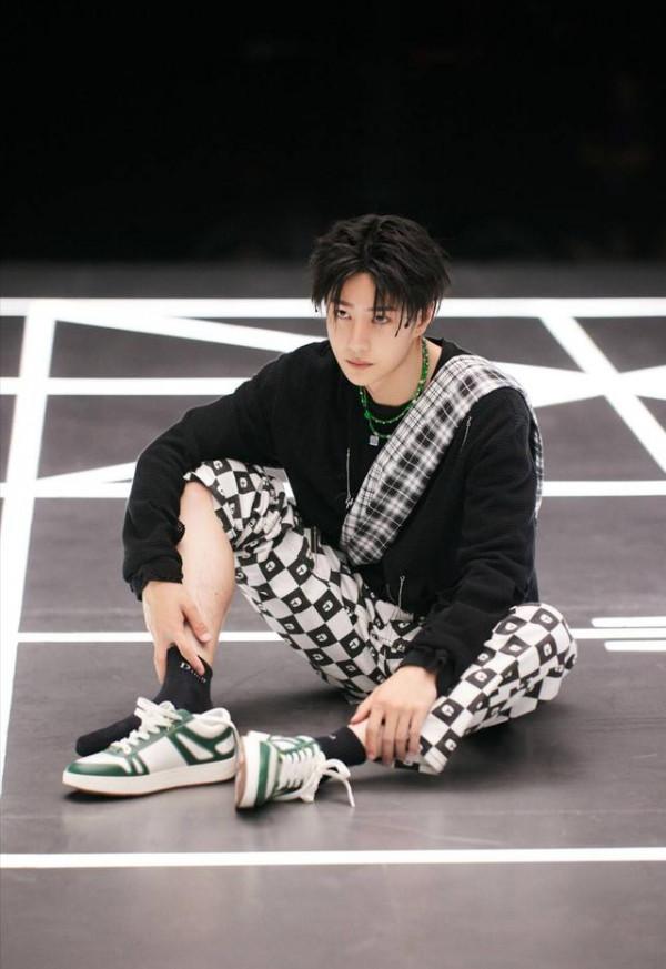 王一博發文告別百里弘毅,再見神機少年,期待《冰雨火》 王一博發文告別百里弘毅,再見神機少年,期待《冰雨火》