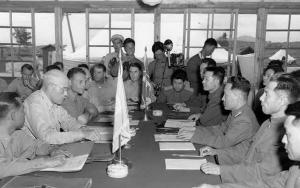 大戰李奇微成名，板門店談判美國記者要見這位連長，他是何人？