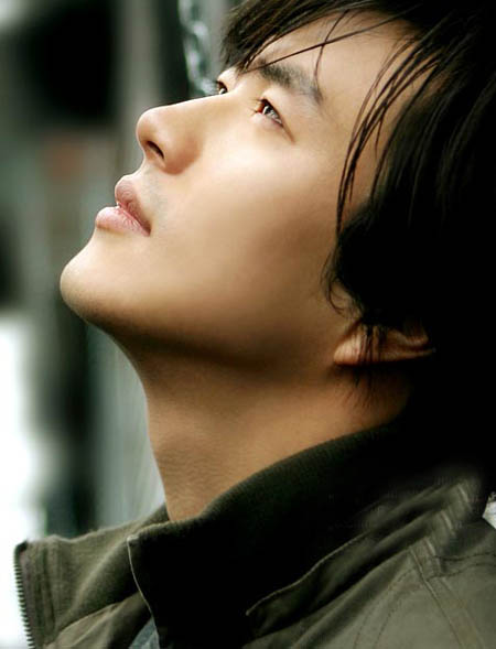 權相佑這這副小眼睛、厚嘴唇的長相，居然帥了我19年