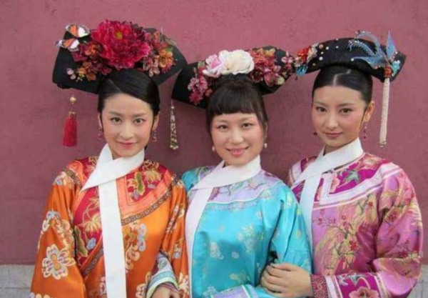 清朝妃子脖子上都有一條白領？不僅是裝飾品，更為了方便皇帝辨認