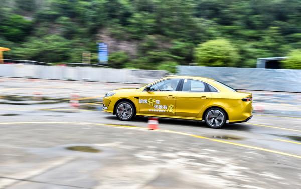 四輪獨懸 +1.5T 頂配不到10萬!凱翼軒度試駕體驗 四輪獨懸 +1.5T 頂配不到10萬!凱翼軒度試駕體驗