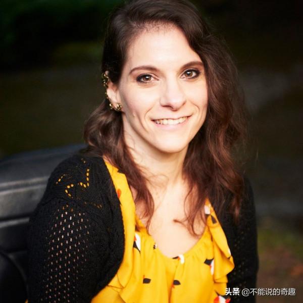 我，出生的時候因為沒有四肢被父母遺棄，但現在我過著幸福的生活