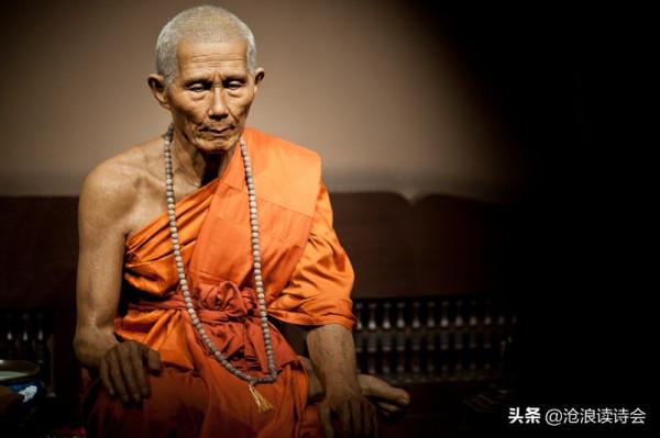 斑斕秋季讀好詩，33首詩寫出生活真境界，誰說當代無好詩？請細讀