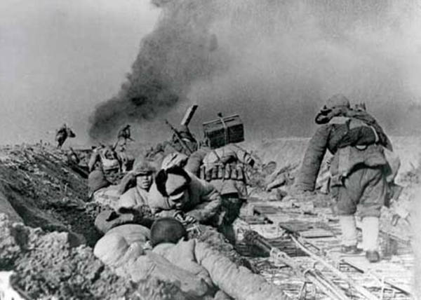 1948年，解放軍戰士捨身炸碉堡犧牲，3年後為何又出現在了嵊縣？