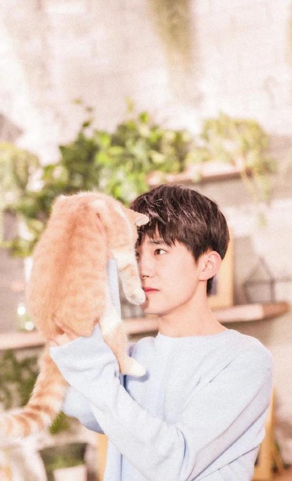 週五的快樂是來自易烊千璽弟弟的美貌暴擊