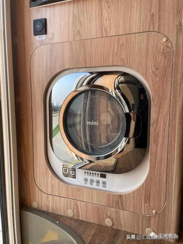 3.0T渦輪增壓配懸浮座的國產房車,空間秒變10多平,吃住不愁 3.0T渦輪增壓配懸浮座的國產房車,空間秒變10多平,吃住不愁