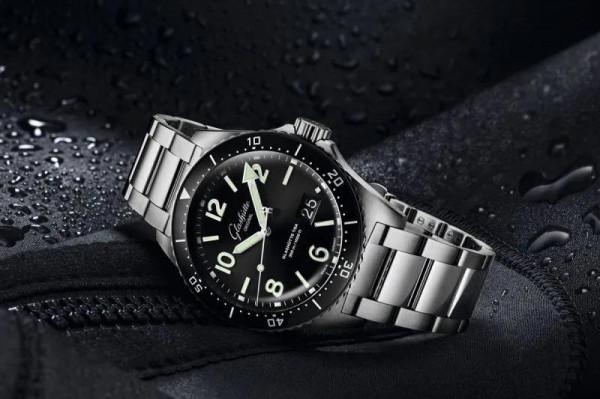 務實導向作為：德式不鏽鋼運動表