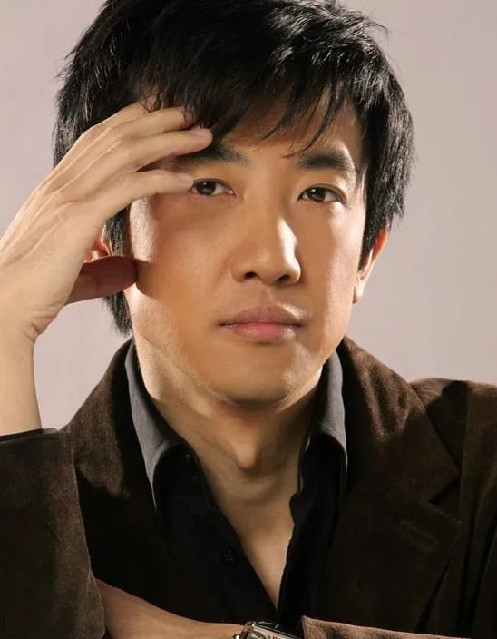 “才子”鄢頗的“桃紅柳綠”和他重要的3個女人