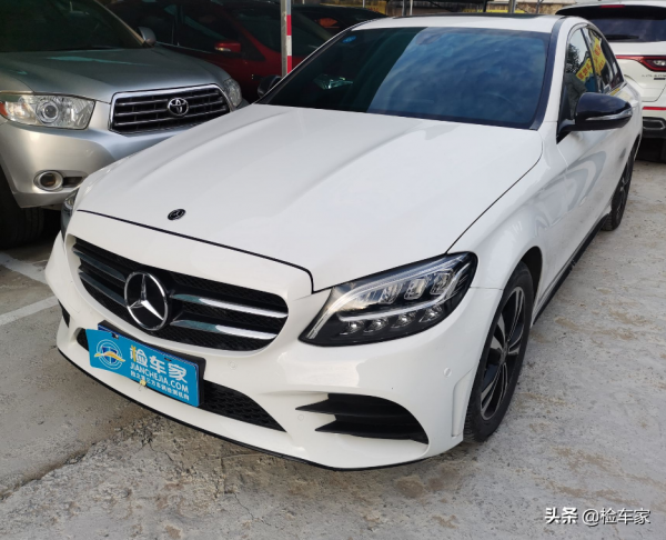 事出反常必有妖!19款賓士C報價22萬,這車螺絲都對不上 事出反常必有妖!19款賓士C報價22萬,這車螺絲都對不上