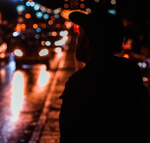 日本13歲少女凌晨前往便利店，半路被神秘男子帶走，從此音訊全無