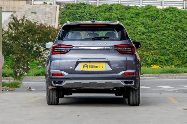 瑞虎5x，小型SUV，搭載1&period;5T&plus;CVT，車子容易上手，售價10&period;09萬