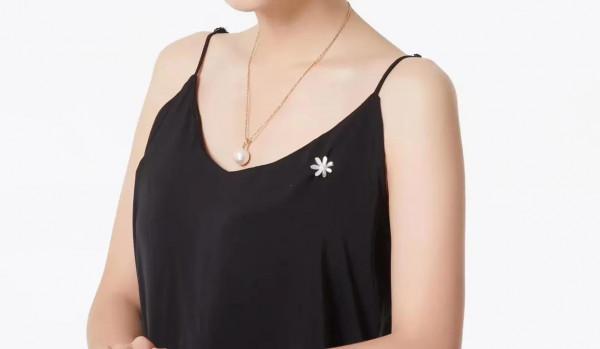 分享下胸針的戴法