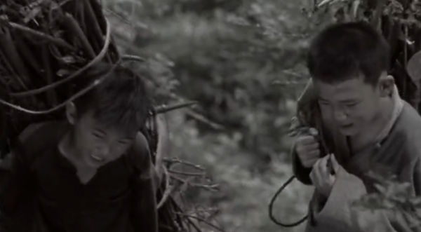 山東95歲老農隱居72年，因壓糧缸的牌匾暴露身份，原來他不簡單