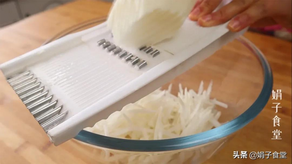 蘿蔔不要再燉湯了,試試這種新做法,軟糯鮮香,上桌一大盤不夠吃 蘿蔔不要再燉湯了,試試這種新做法,軟糯鮮香,上桌一大盤不夠吃